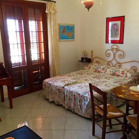Guest House Al Giardino Dei Limoni Фавиньяна Экстерьер фото